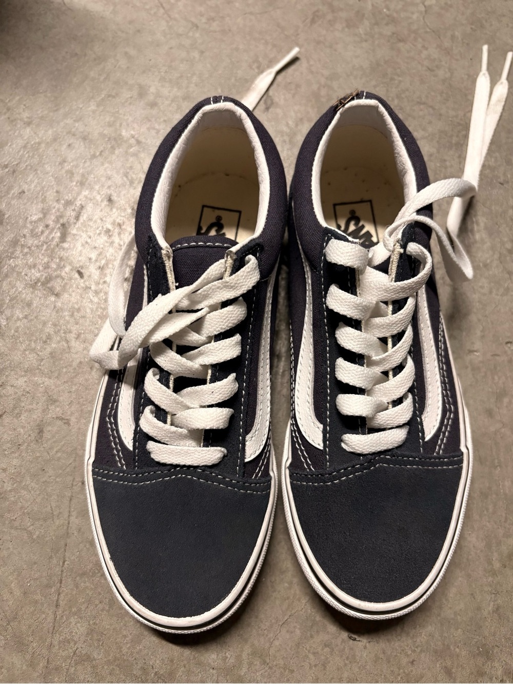 New Vans Old Skool Navy and White Kids suede size 2 boys girls Sneakers
